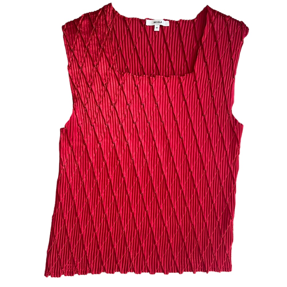 NICOLA size M ruby red popcorn tan top